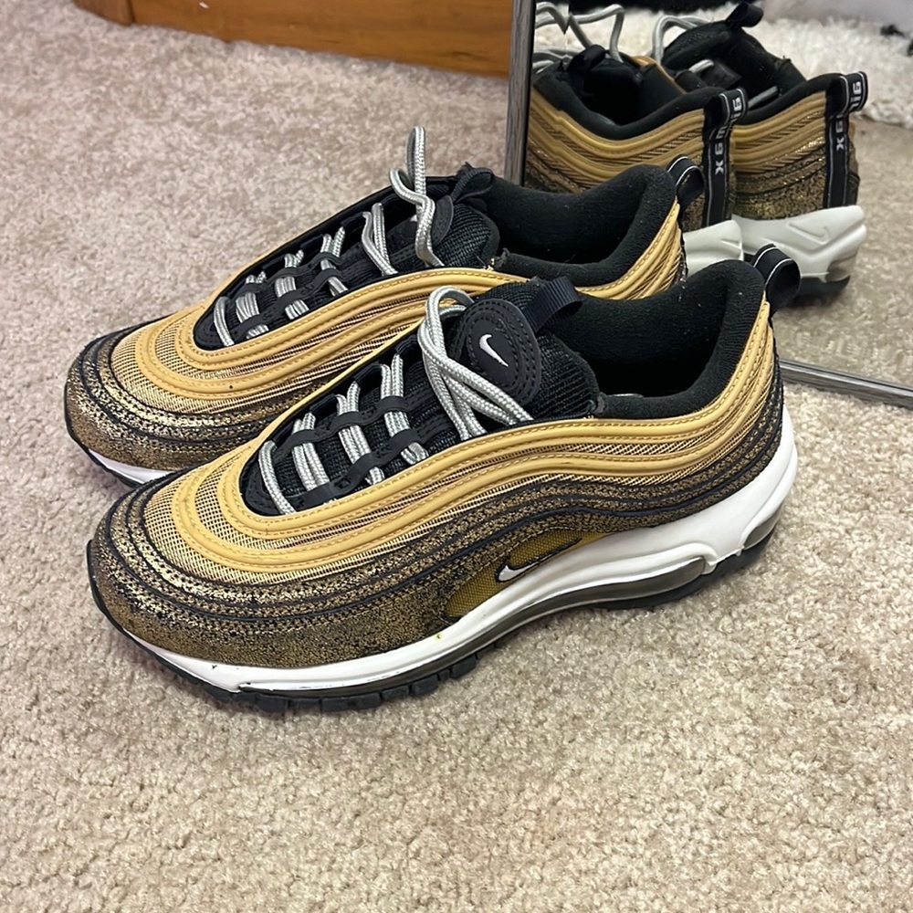 Never worn